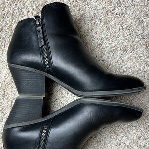 Frye Judith Black Leather Ankle Boots – Size 10M